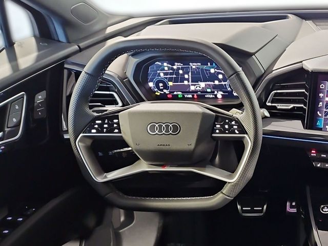 Q4 SUV 40 e-tron S LINE+MATRIX+AHK+HUD+SPORT+