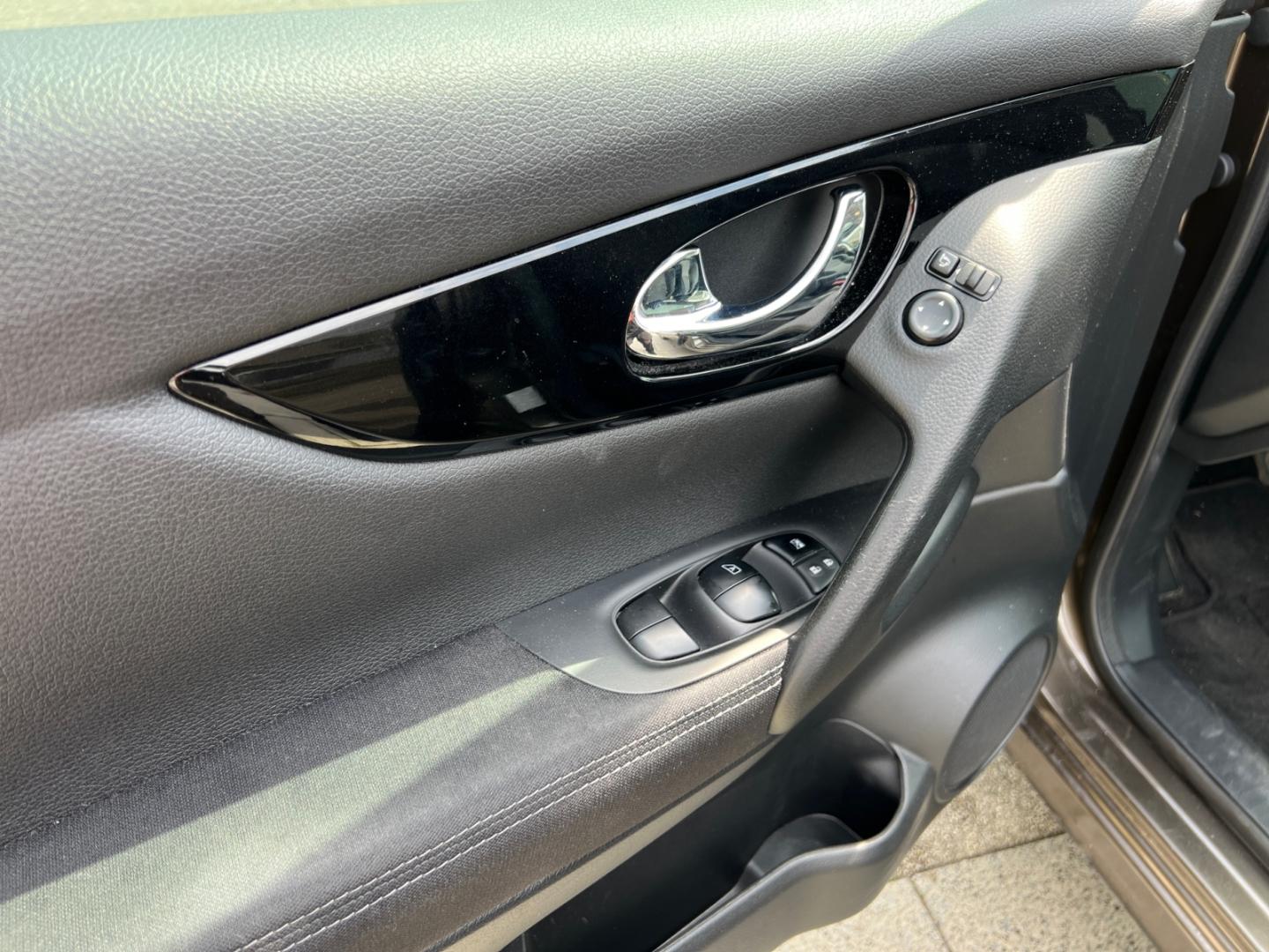 Nissan Qashqai 1.2 DIG-T N-Connecta *360°*NAVI*SHZ*PDC*