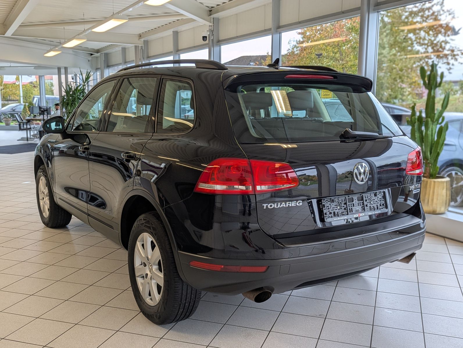 VW Touareg V6 TDI Terrain 4M StHz. Luft Pano AHK - Image 5