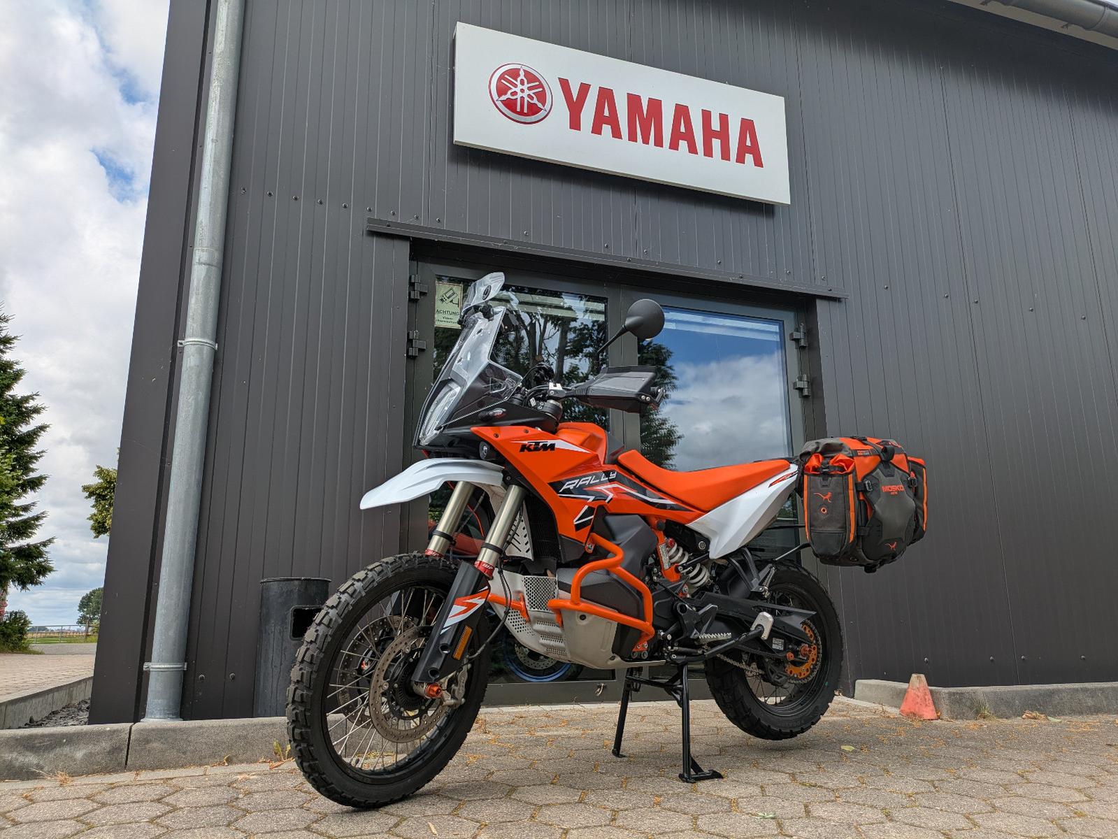 KTM 890 Adventure R Rally Eine von 700