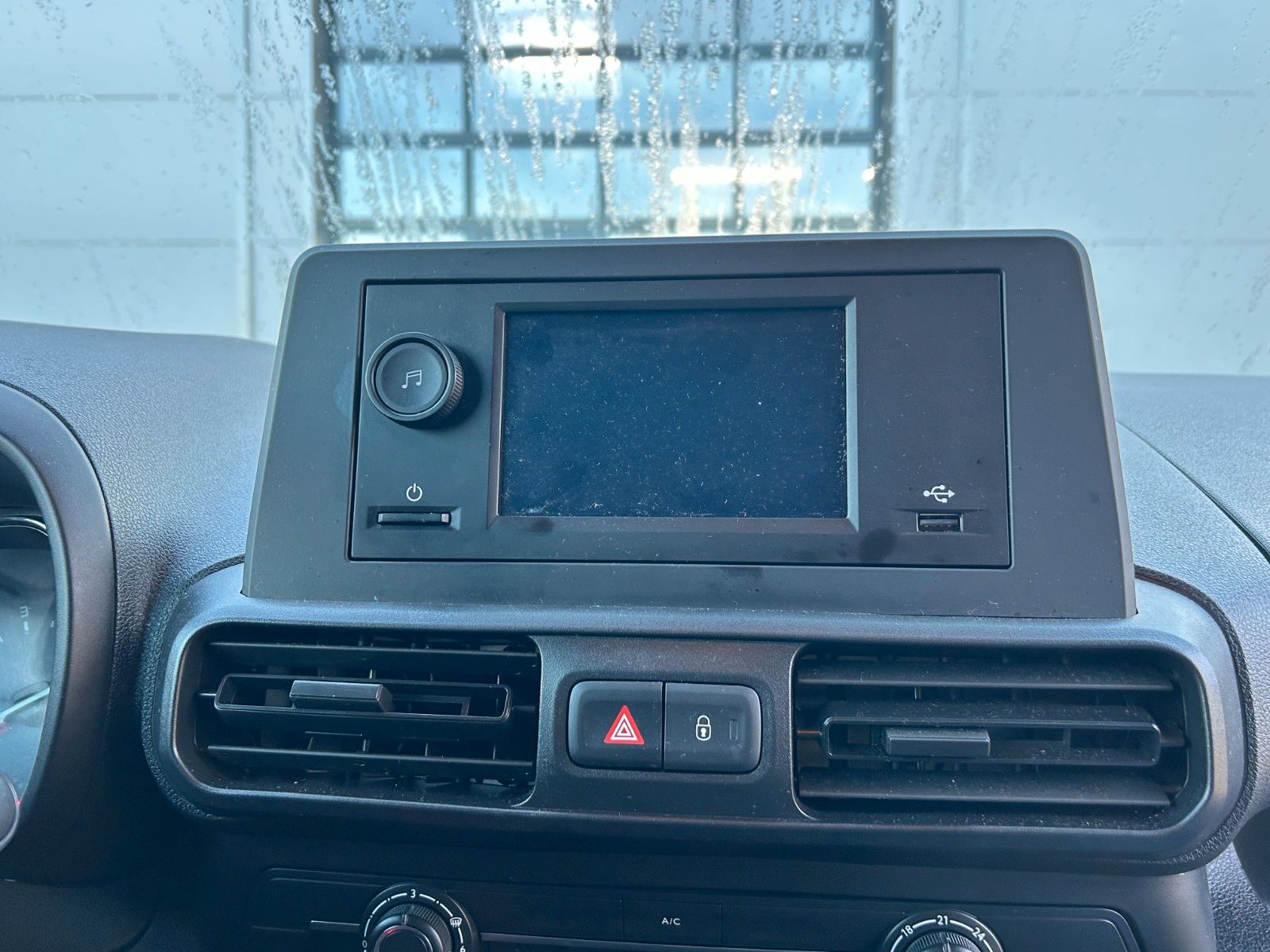 Fahrzeugabbildung Fiat Doblo Kastenwagen L1 1.5 BlueHDi 75 kW Unfall