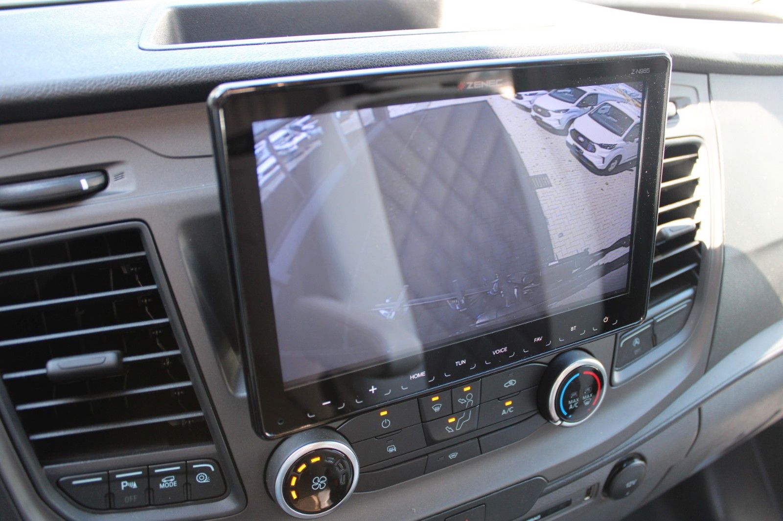 Fahrzeugabbildung Bürstner Ford SIGNEO Automatik + AHK SOFORT LIEFERBAR