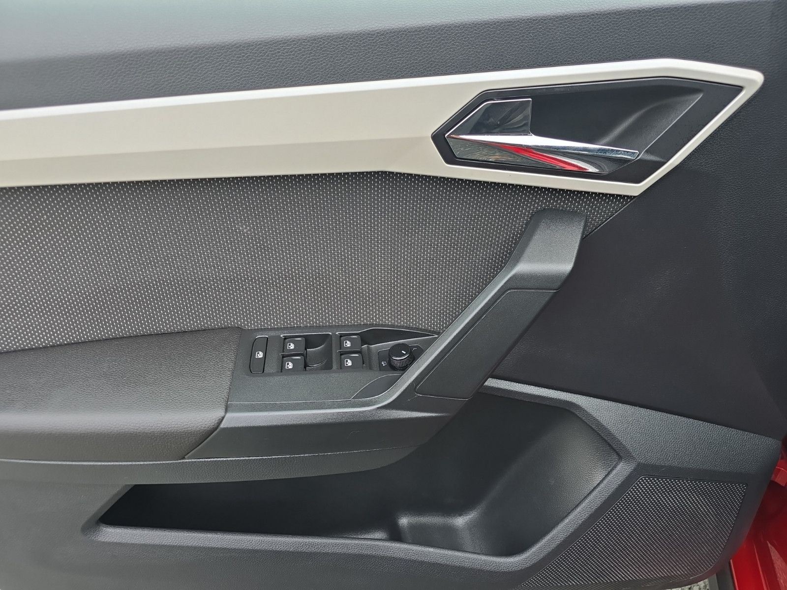 Fahrzeugabbildung SEAT Arona Xcellence*Navigationssystem AHK PDC SiTZHE