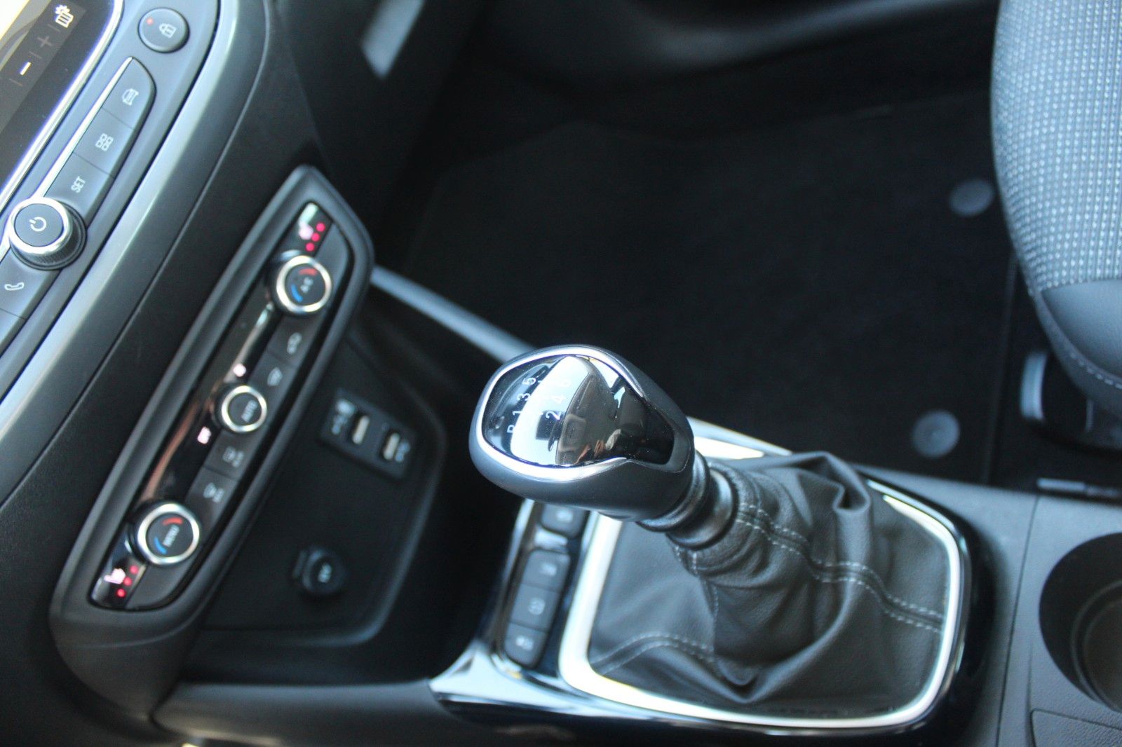Fahrzeugabbildung Opel Crossland Elegace AHK*Navi*Winterpaket*Kamera