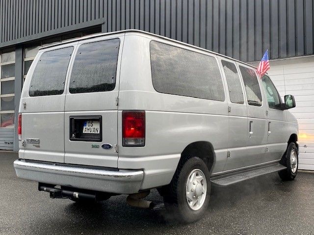 Fahrzeugabbildung Ford Econoline E350 XL 5.4 V8 LPG 11 Sitze