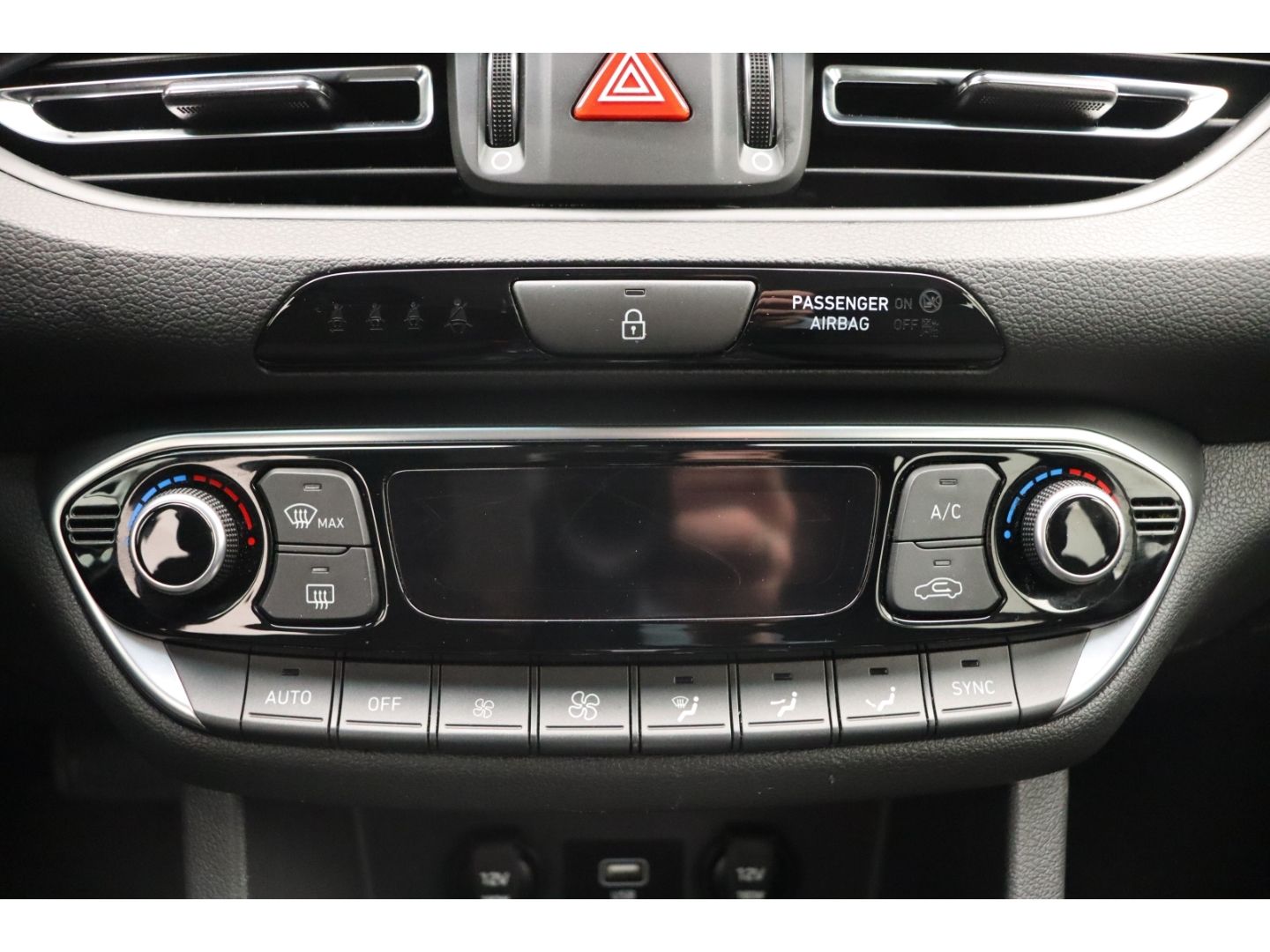 Fahrzeugabbildung Hyundai i30 1.6 Pure Kamera LED Tempomat 2-Zonen Klima