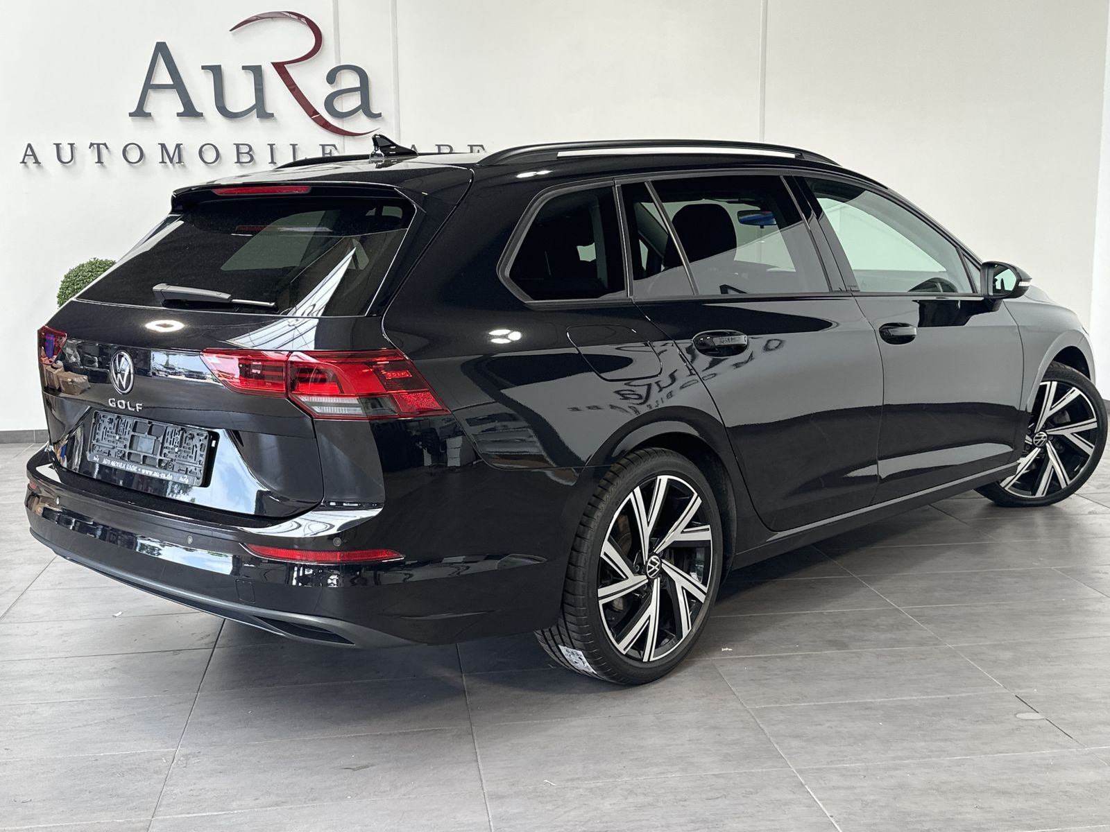 Fahrzeugabbildung Volkswagen Golf Variant 2.0 TDI DSG Life LED+ACC+SHZ+VCOCK