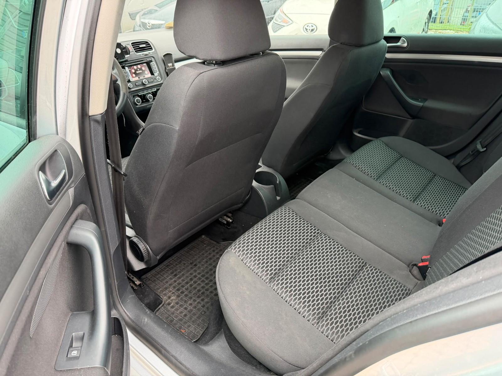 Volkswagen Golf 2010 — photo 12