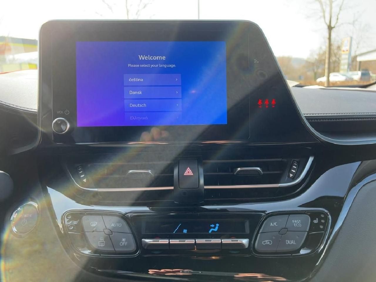 Fahrzeugabbildung Toyota C-HR 1,8 Hybrid Team D