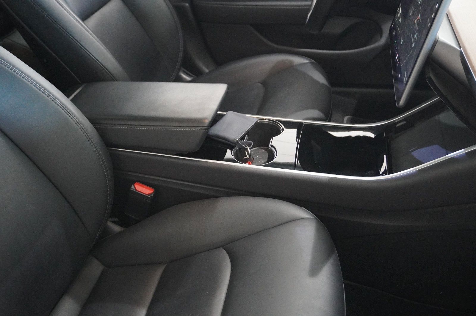 Fahrzeugabbildung Tesla Model 3 LONGRANGE DUAL-MOTOR NAVI/KAMERA/PANO/SH
