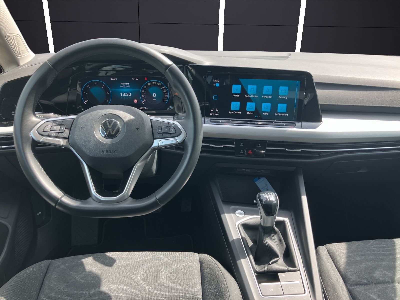 Fahrzeugabbildung Volkswagen Golf VIII Variant TDI Life LED Navi ACC AHK SHZ