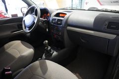 Fahrzeugabbildung Renault Clio II 1.2 16V CAMPUS KLIMA/BC/TÜV/RADIO/CD