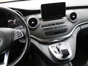 Mercedes V 220 - 6