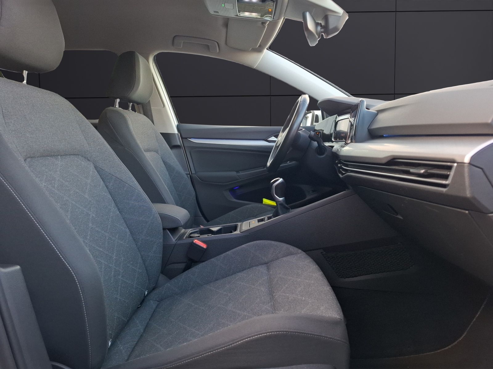 Fahrzeugabbildung Volkswagen Golf VIII Variant TSI Standhzg Kamera ACC LED Na