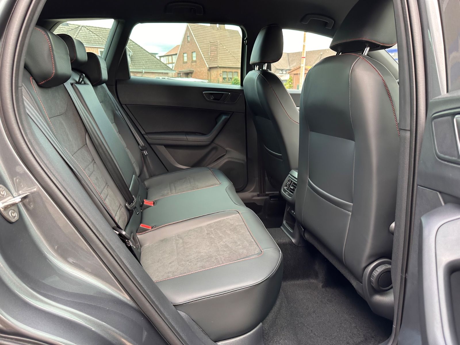 Fahrzeugabbildung SEAT Ateca FR 1.5 TSI DSG ACC/NAVI/LED/PDC/eHeck/SHZ