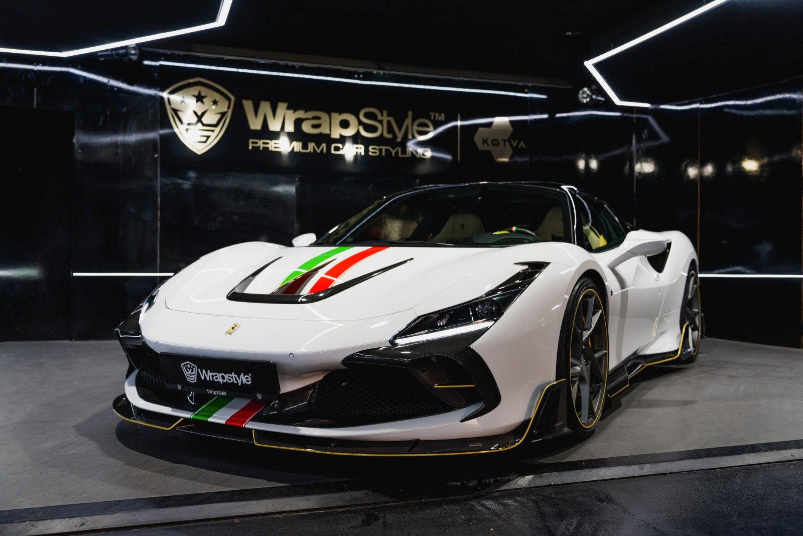 FERRARI F8