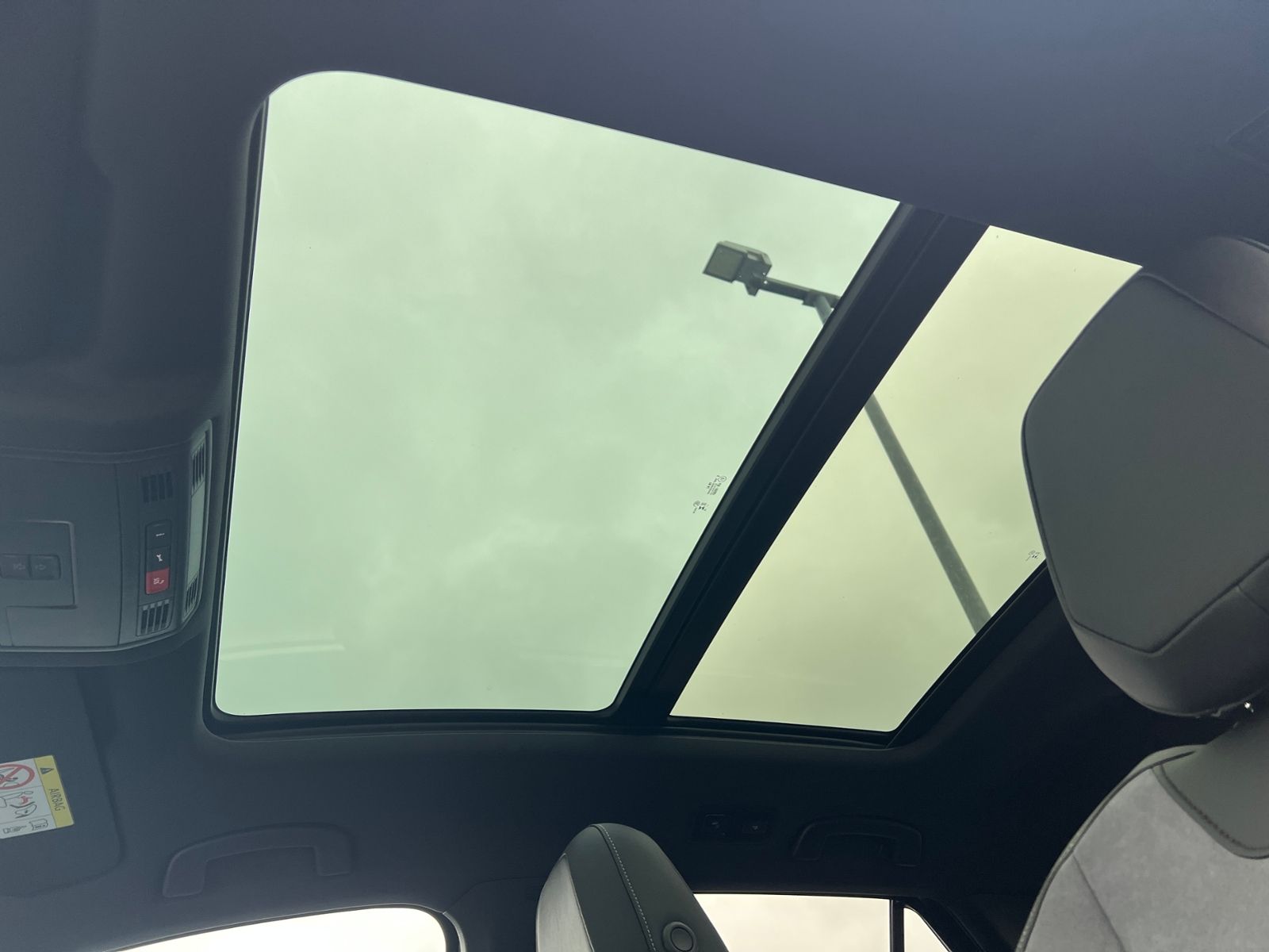 Fahrzeugabbildung Volkswagen T-Roc R-Line 2.0 TSI DSG 4MOTION *AHK, IQ.Light,