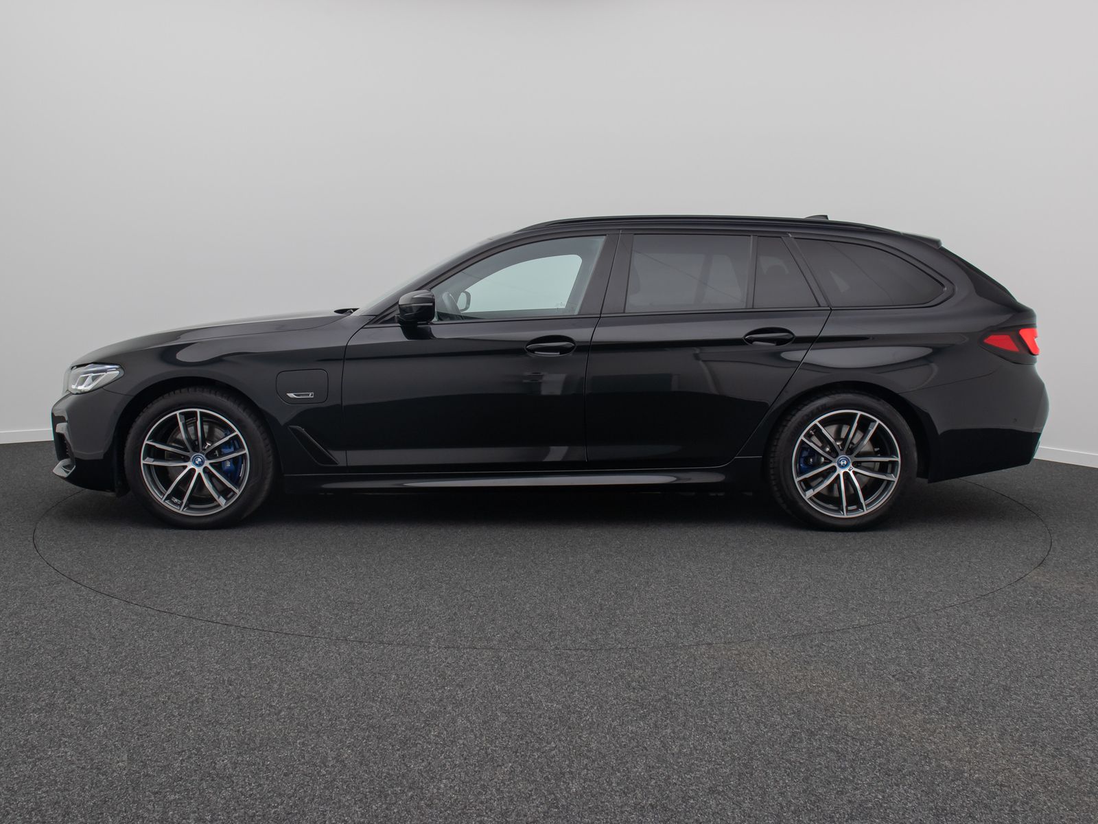 Fahrzeugabbildung BMW 530e xD M Sport DAB H/K HUD Panorama Laser AHK