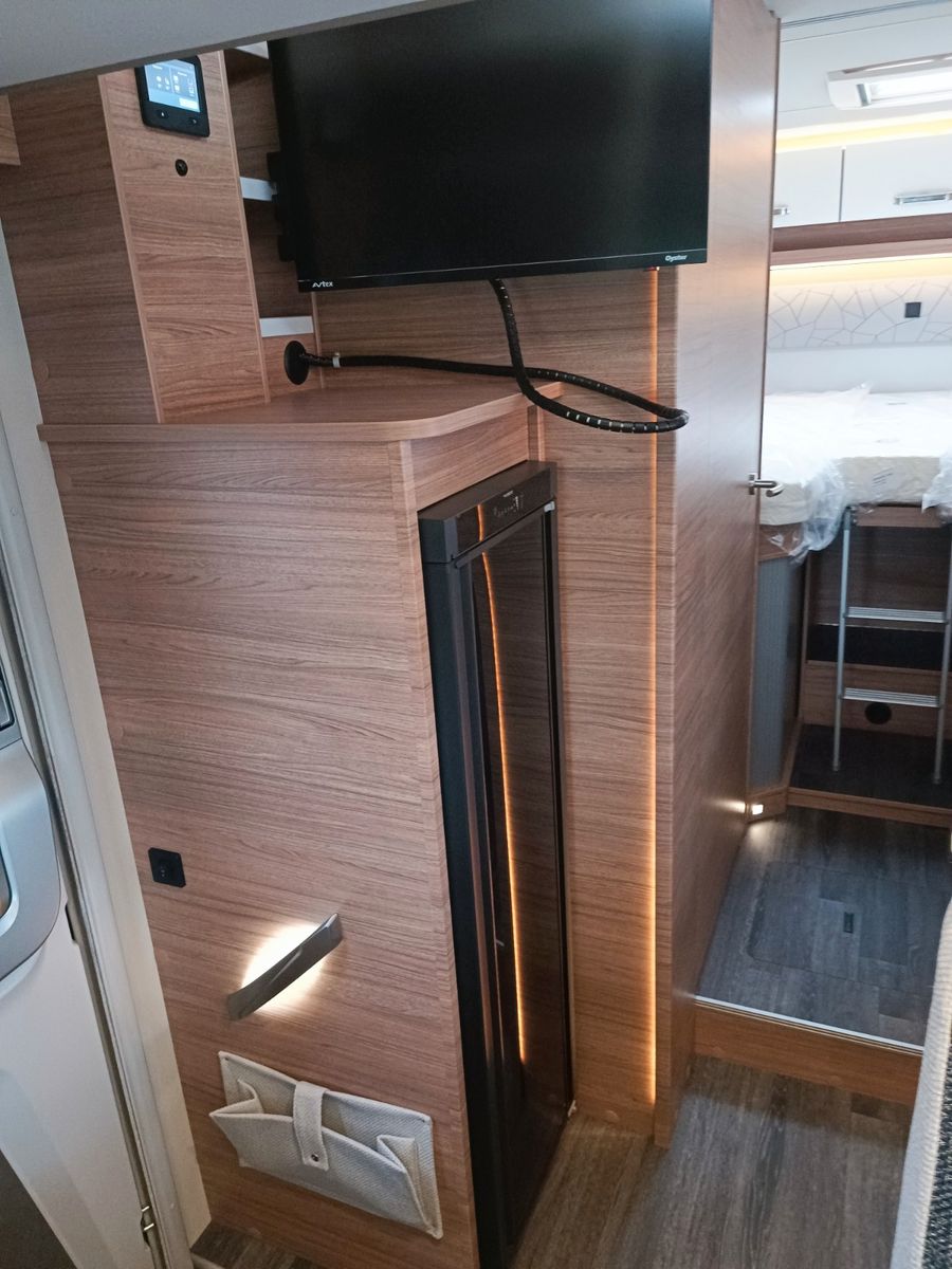 Fahrzeugabbildung Weinsberg CaraSuite 700 MEG *LED*Hubbett*TV*Stylepaket