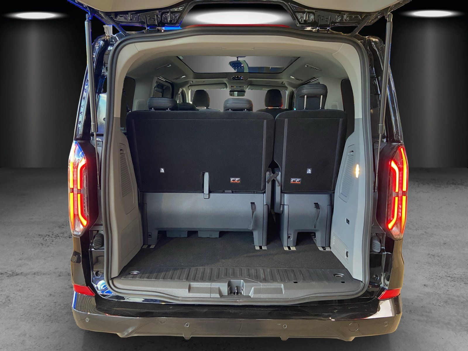 Fahrzeugabbildung Ford E-Tourneo Custom Sport Glasdach Schiebetür elek.