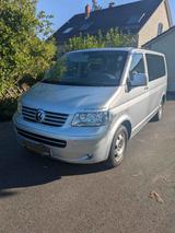 Volkswagen T5 Multivan 1,9 TDI - Volkswagen T5 Multivan mit Diesel-Antrieb: Kleinbus, 1.9