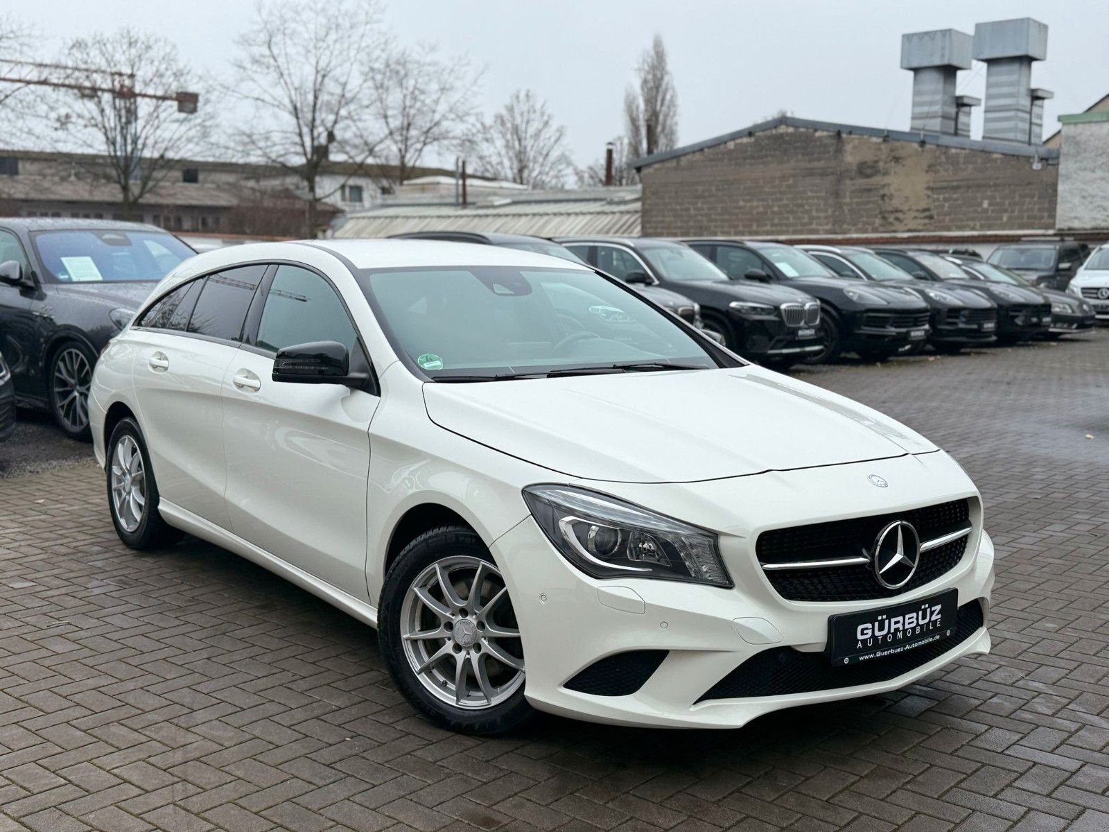 MERCEDES-BENZ CLA 200 Shooting Brake