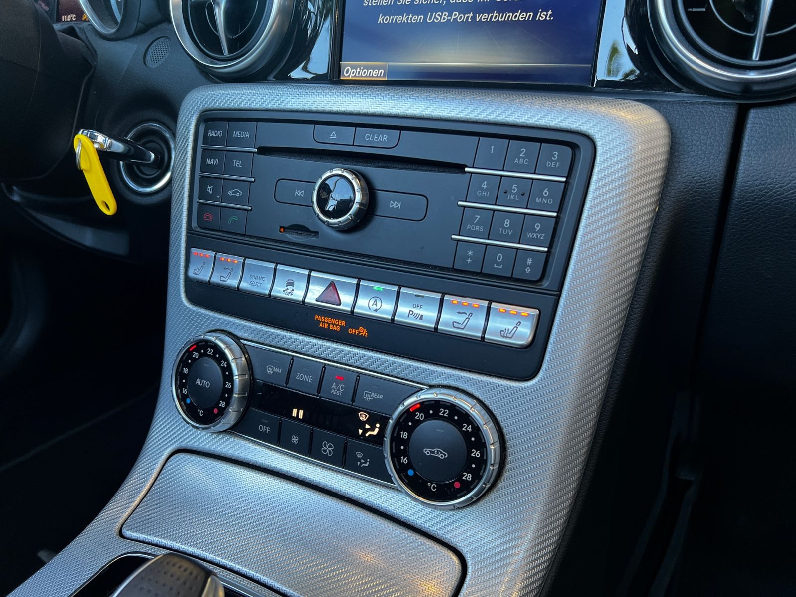 Fahrzeugabbildung Mercedes-Benz SLC 300 Memory AIRSCARF AHK LED
