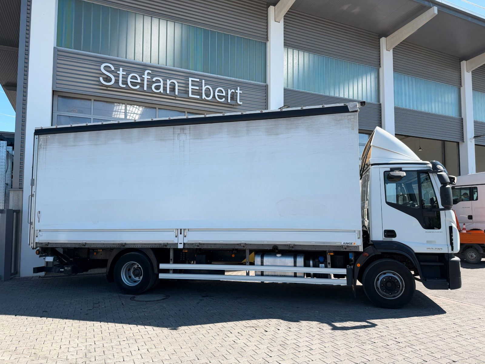 Fahrzeugabbildung Iveco Eurocargo ML160E32/P LBW Bär 1.500kg Abbiegeassi - mit KI generiert/bearbeitet