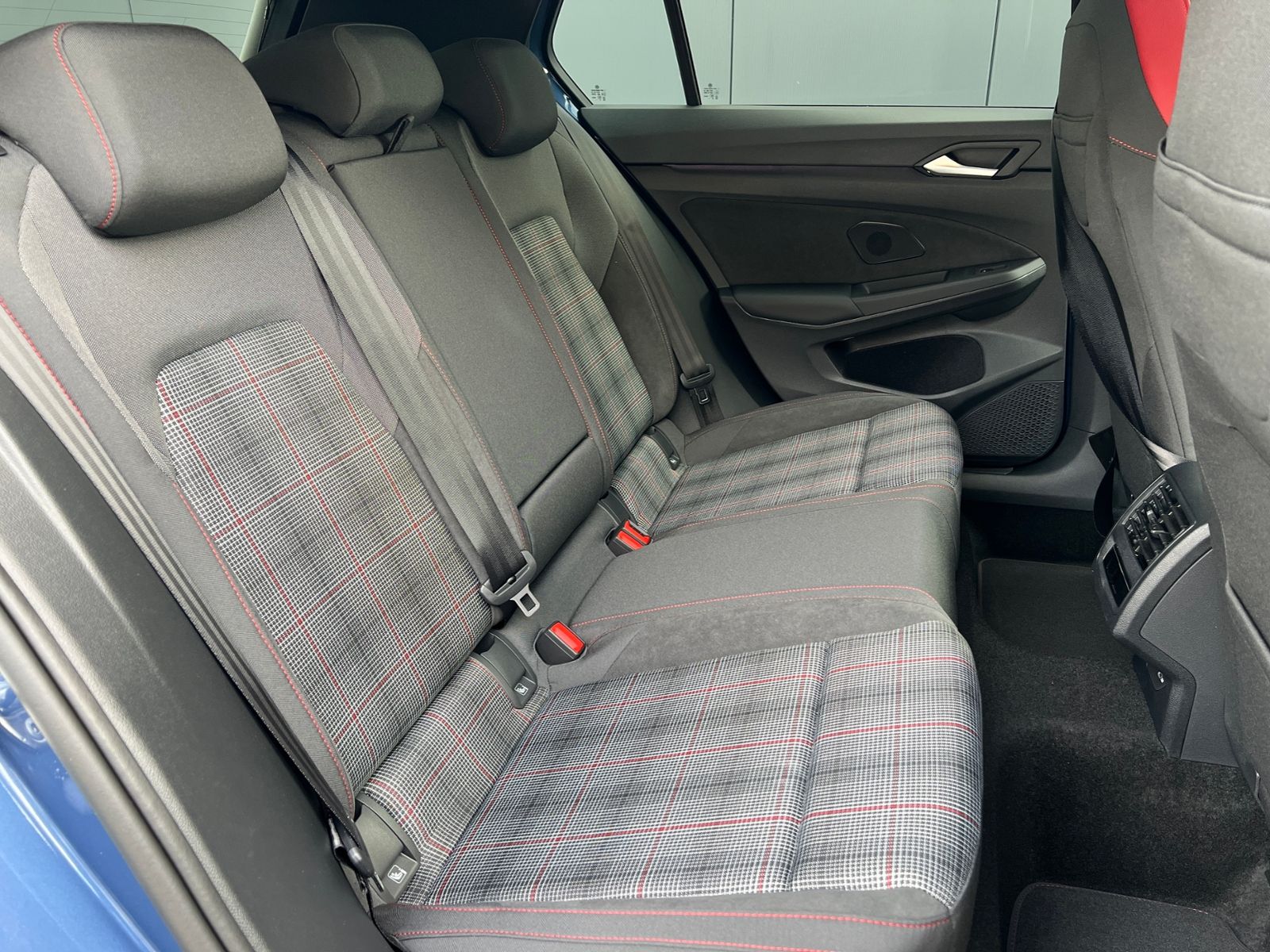 Fahrzeugabbildung Volkswagen Golf VIII GTI 2.0 TSI DSG *AHK, IQ.Light, Black