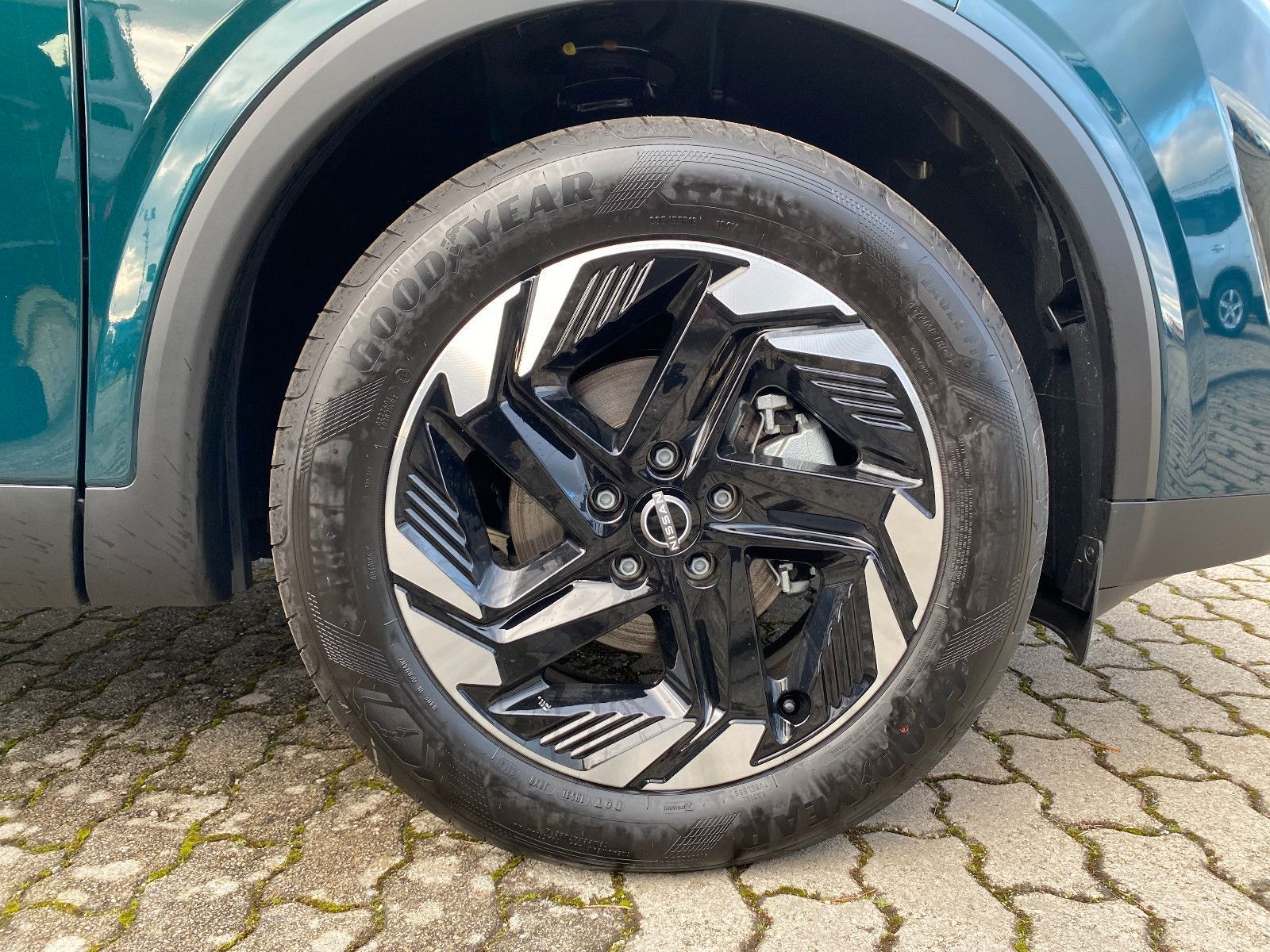 Fahrzeugabbildung Nissan Qashqai 1.3 DIG-T MHEV N-Connecta LED+SHZ+AHK