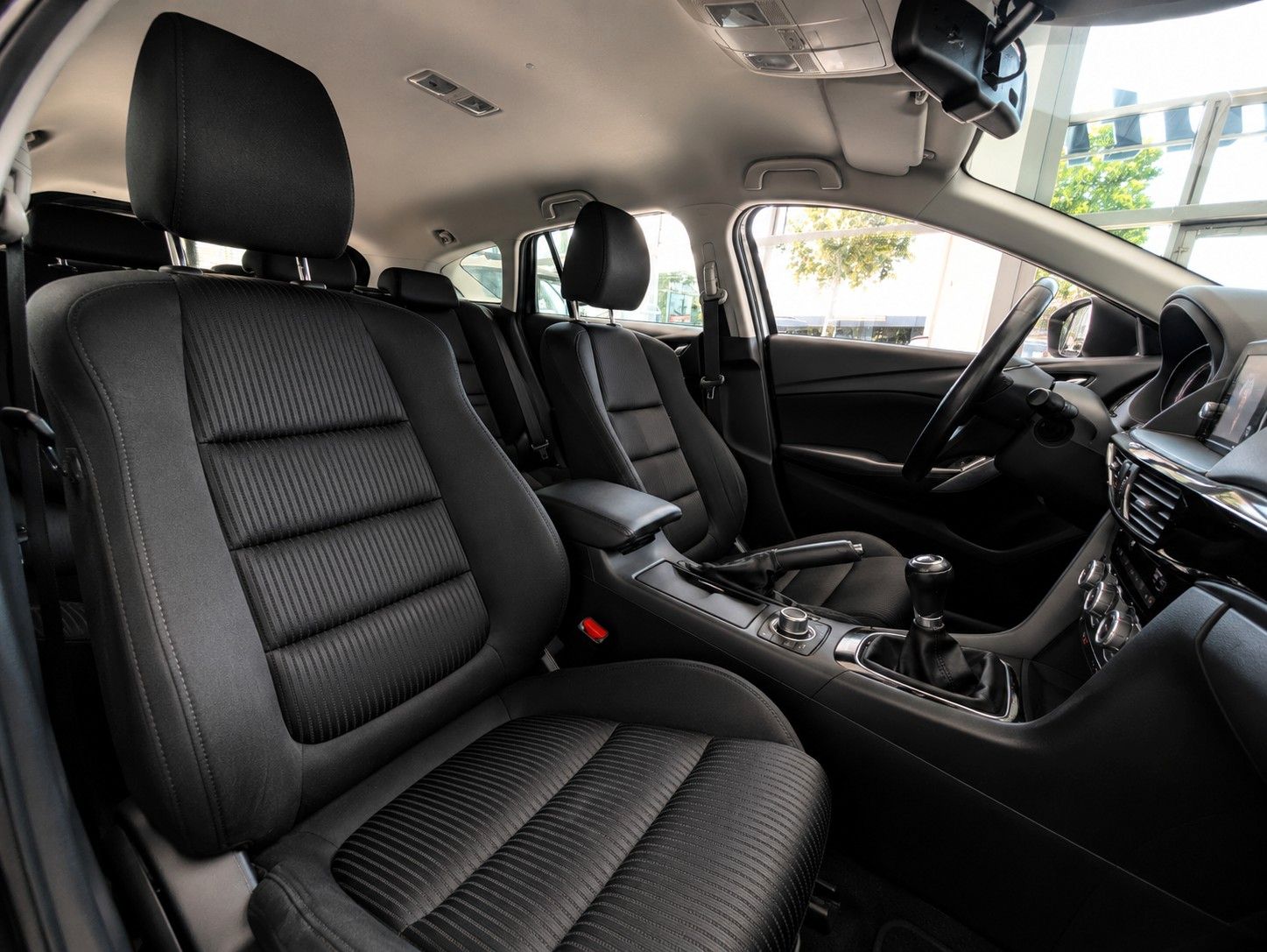Fahrzeugabbildung Mazda 6 Kombi Center-Line KLIMAAUT SITZHEIZG NAVI 19''