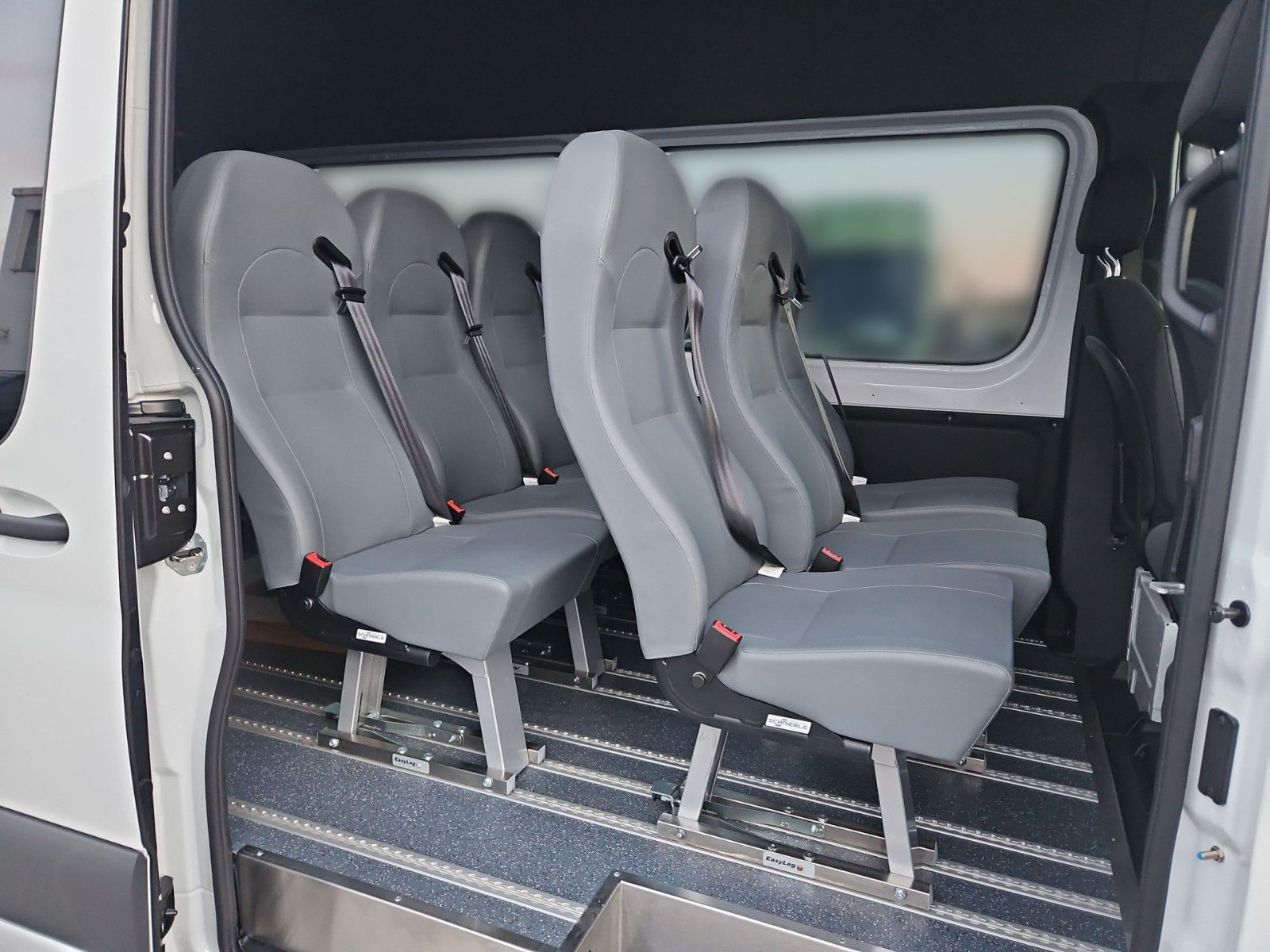 Fahrzeugabbildung Mercedes-Benz Sprinter 317 Kombi L2H2 Mobility Rollstuhl Lift