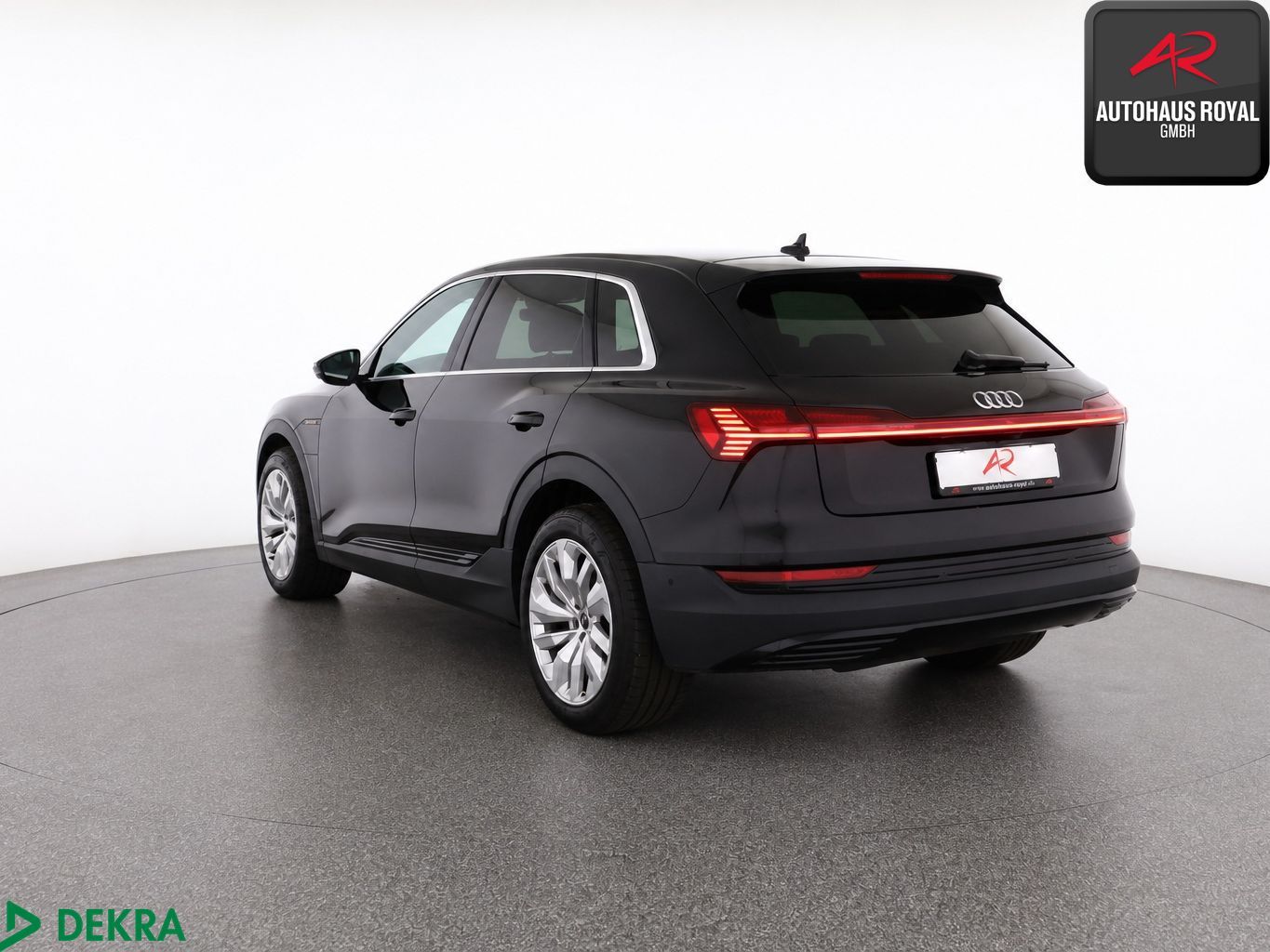 Audi e-tron 55 qu S LINE 20 Z. LUFT,KEYLESS,KAMERA,SH imagem 2