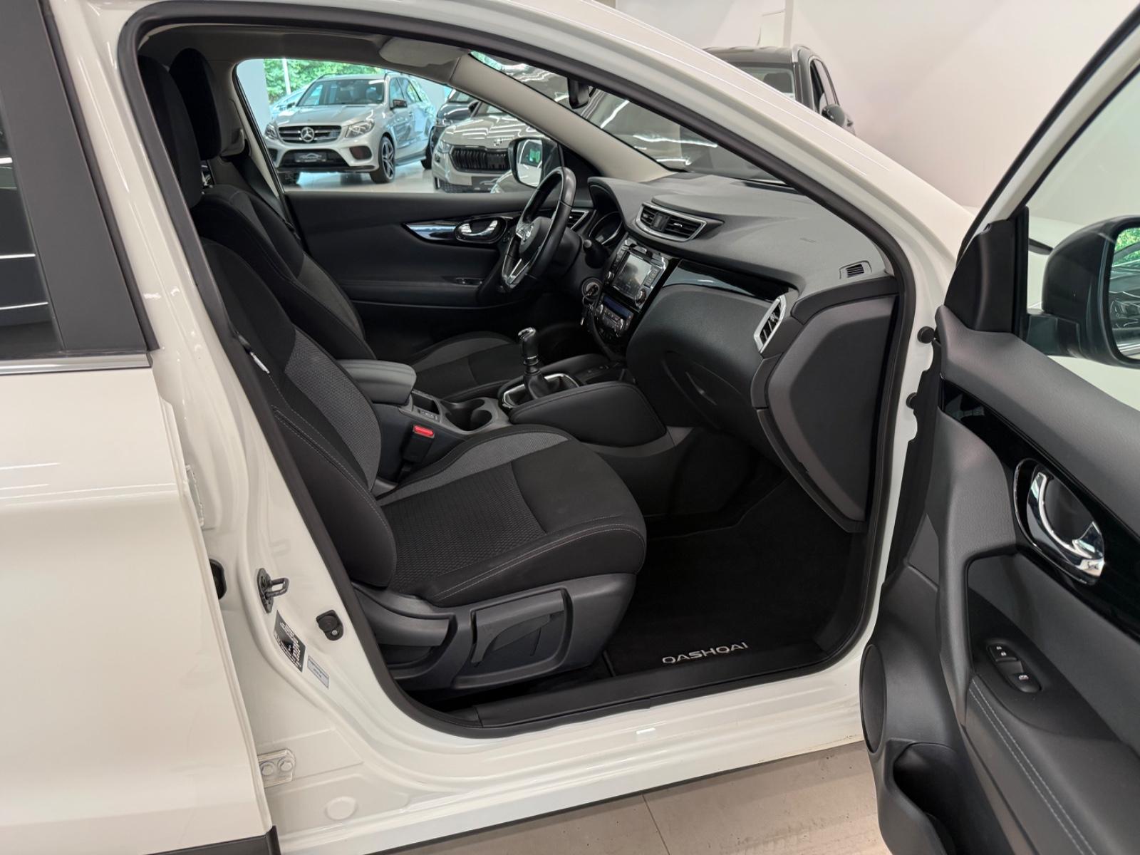 Nissan Qashqai 1. 3 N-Way Navi Klima Panorama AHK 1.8t