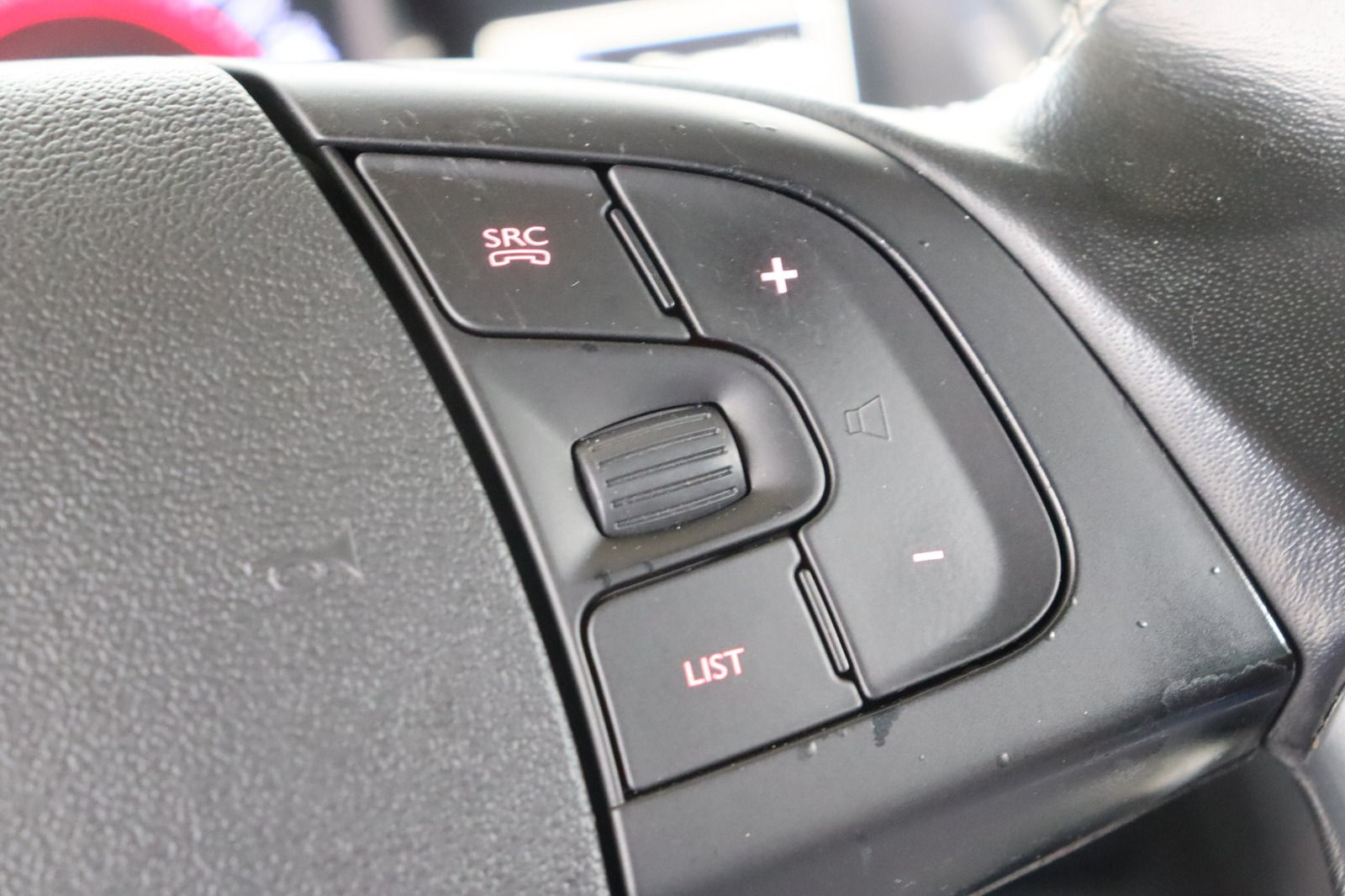 Fahrzeugabbildung DS Automobiles DS5 2.0 HDi SportChic * HUD * LEDER * Navi
