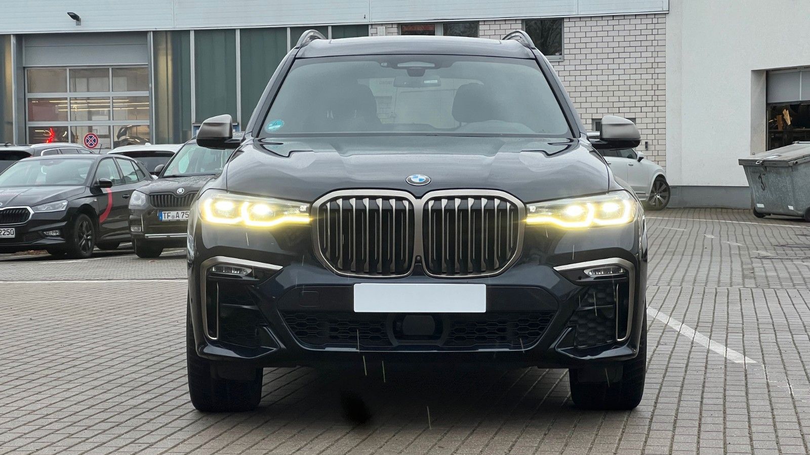 Fahrzeugabbildung BMW X7 M50 d *H/K*360°*PANO*AHK*M-Paket*HUD*Mietkauf