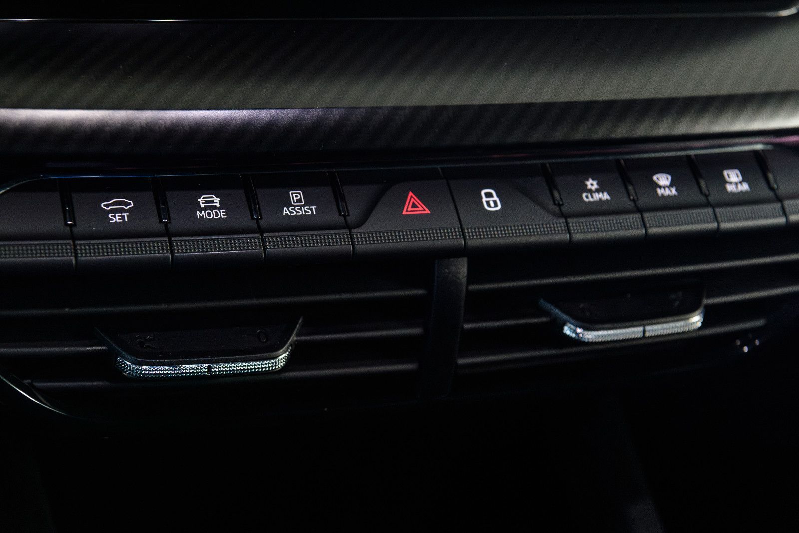Fahrzeugabbildung SKODA Octavia 2.0 TSI DSG RS COMBI NAVI/ACC/AHK/SZH