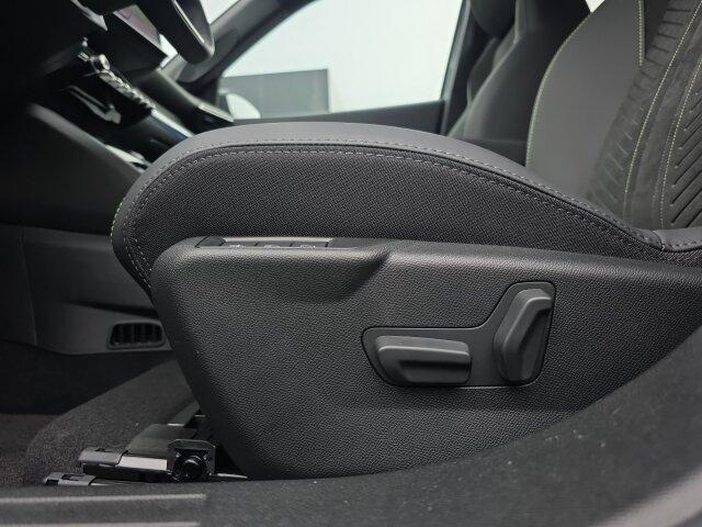 Peugeot 2008 GT 145 BAR +360°Kamera+Pano-Dach+Navi+ACC+