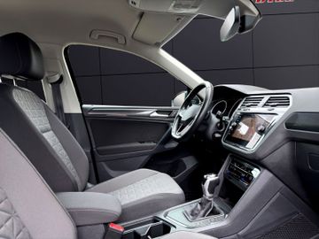 Volkswagen Tiguan - 10