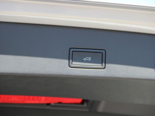 Volkswagen Golf VIII Variant 1.5 eTSI Style DSG Matrix LED