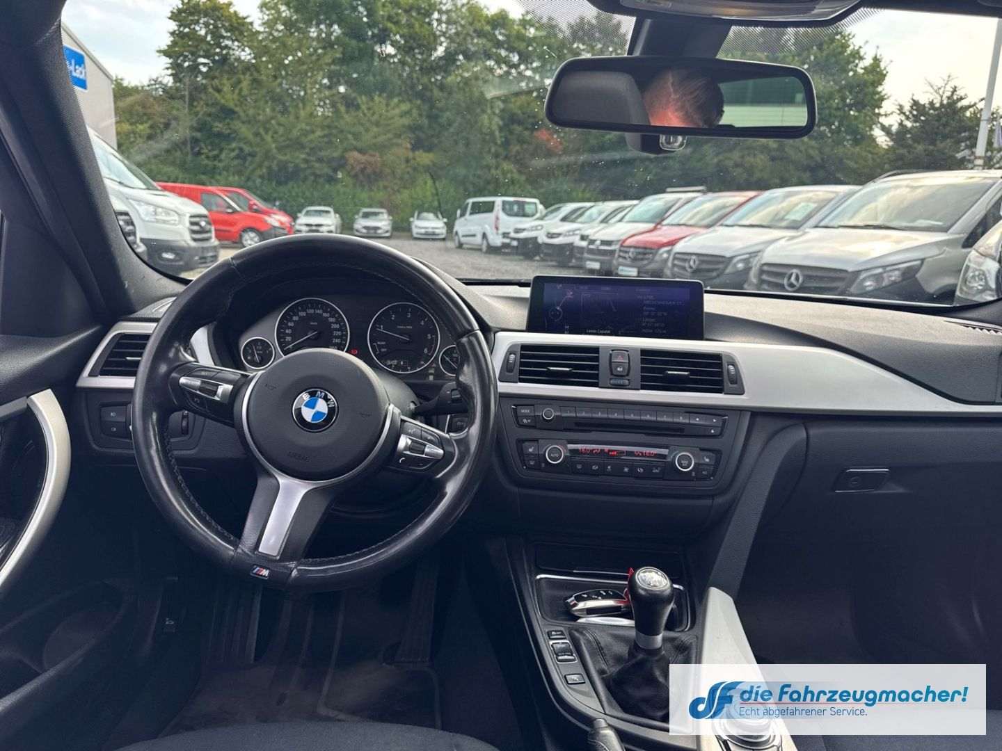 Fahrzeugabbildung BMW 320 d Touring M Paket Optik AHK-klappbar El. Pan