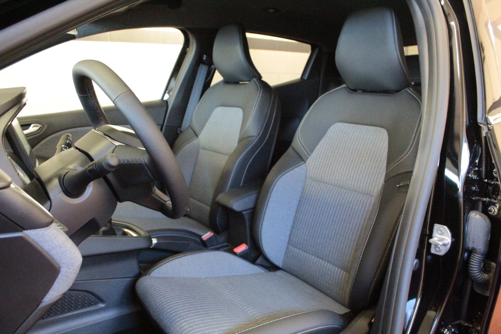 Fahrzeugabbildung Renault Clio TCe 90 Techno *Winter-*&*Look-Paket*