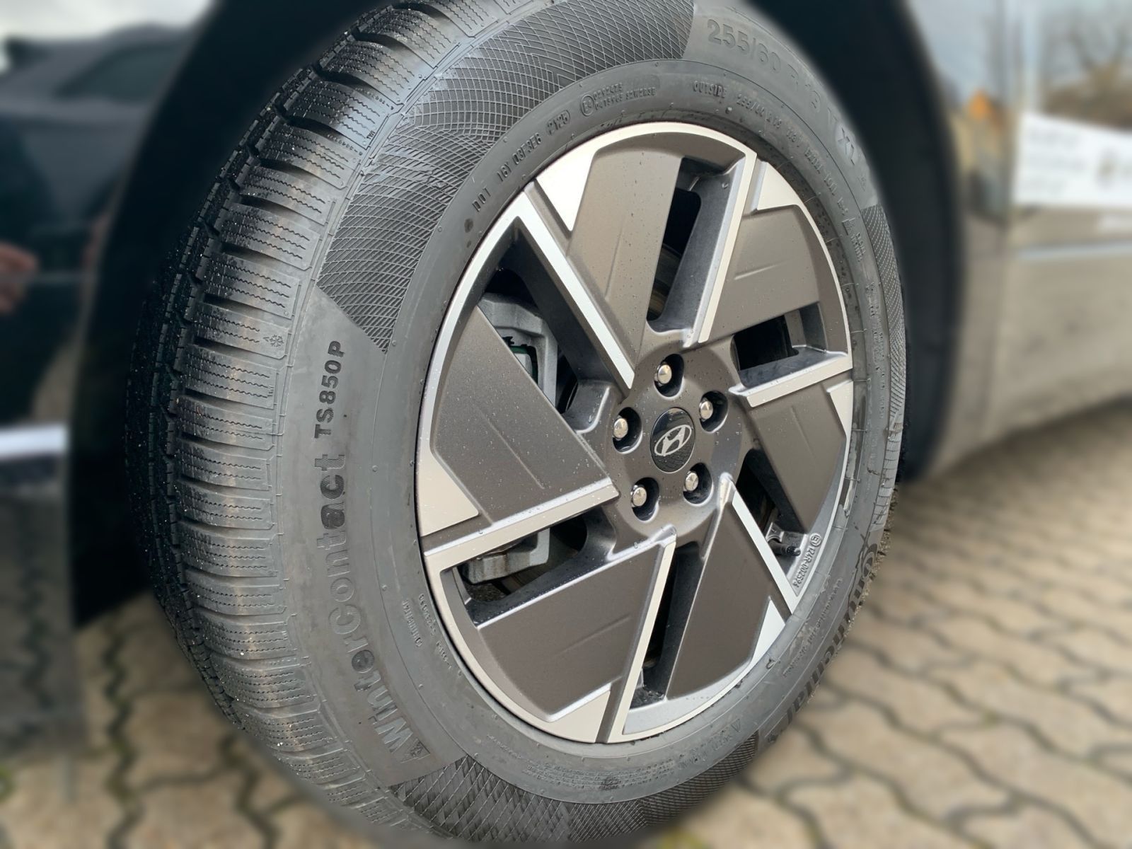 Fahrzeugabbildung Hyundai IONIQ 9 Uniq Elektro 110 kWh 4WD 7-Sitzer