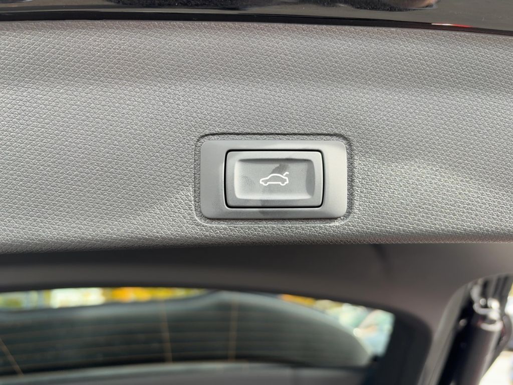 Fahrzeugabbildung CUPRA Terramar 1.5 eTSI AHK Sitzhzg.