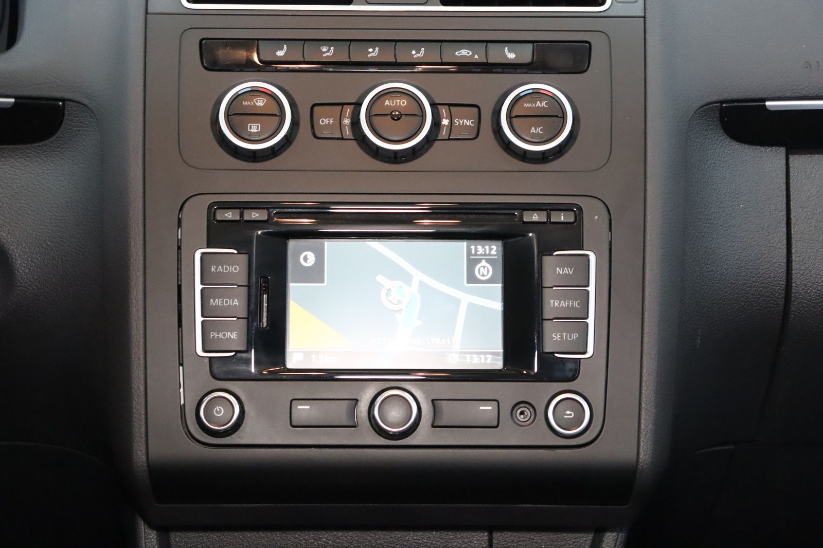 Fahrzeugabbildung Volkswagen Touran 2.0 TDI * Navi * RFK * Xenon *