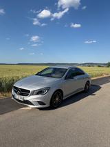 Mercedes-Benz CLA 200 Rückfahrkamera Bi-Xenon 8-fach bereift - Mercedes-Benz 200: Coupe