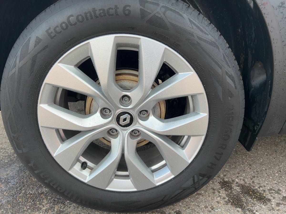 Fahrzeugabbildung Renault Captur INTENS TCe 140 EDC - mit KI generiert/bearbeitet