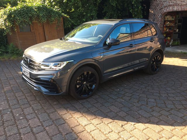 Volkswagen Tiguan R-Line eHybrid,  "Black Edition"