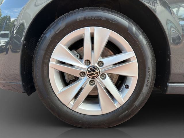 Golf VIII 1.0 eTSI Life DSG NAVI ACC STANDHZ LED