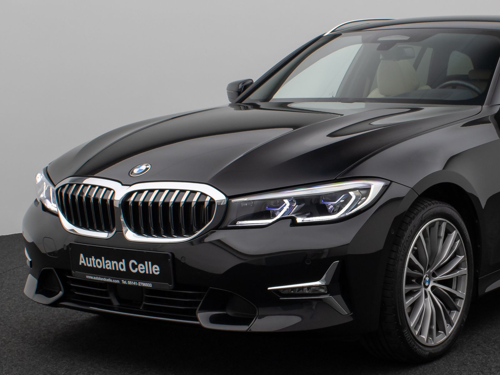 Fahrzeugabbildung BMW 320d xD LuxuryLine Kamera HUD DAB H/K AHK Komfor